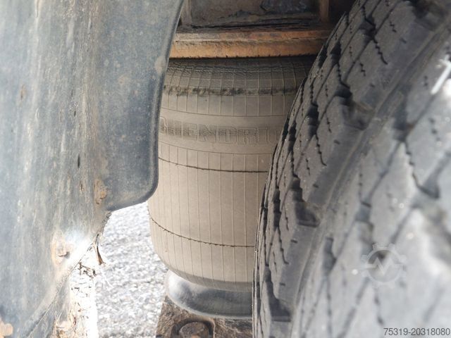 Kamion sa ravnom platformom i ceradom DAF FA LF 45.220 G12 4x2
