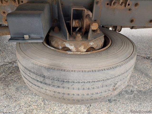 Kamion sa ravnom platformom i ceradom DAF FA LF 45.220 G12 4x2