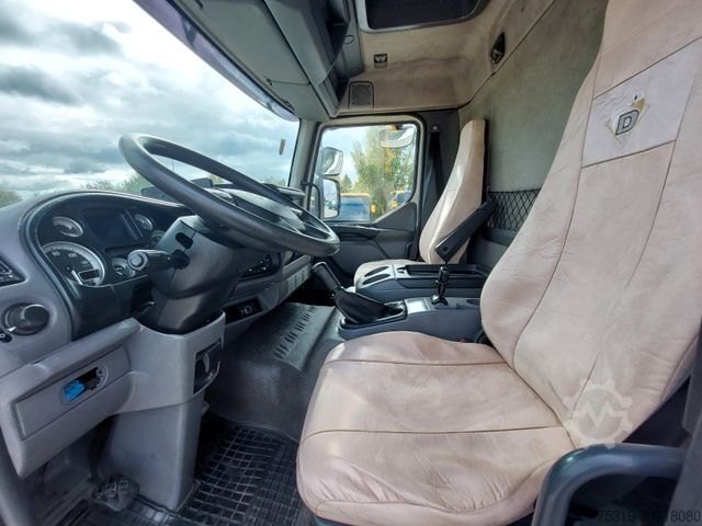 Kamion sa ravnom platformom i ceradom DAF FA LF 45.220 G12 4x2