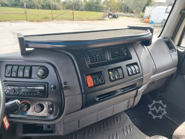 Kamion sa ravnom platformom i ceradom DAF FA LF 45.220 G12 4x2