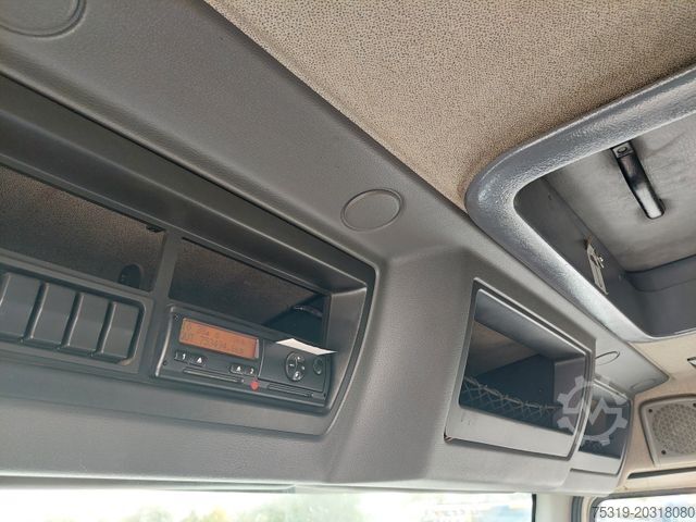 Kamion sa ravnom platformom i ceradom DAF FA LF 45.220 G12 4x2