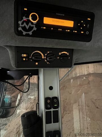 Riteņu iekrāvējs Volvo L 70