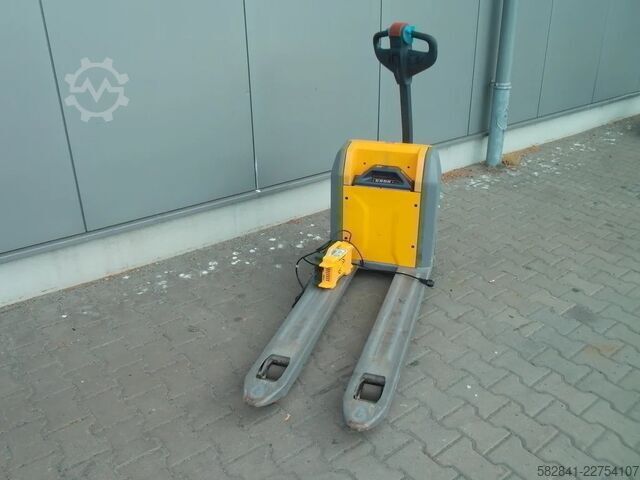 מלגזה חשמלית להעמסה נמוכה JUNGHEINRICH AME 15