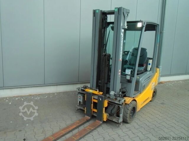 ইলেকট্রিক ৪-চাকার ফর্কলিফ্ট JUNGHEINRICH EFG 320