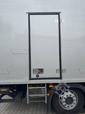 Ledusskapja kravas automašīna MERCEDES-BENZ 2540 L 6x2/4 Kühlkoffer LBW Thermo King