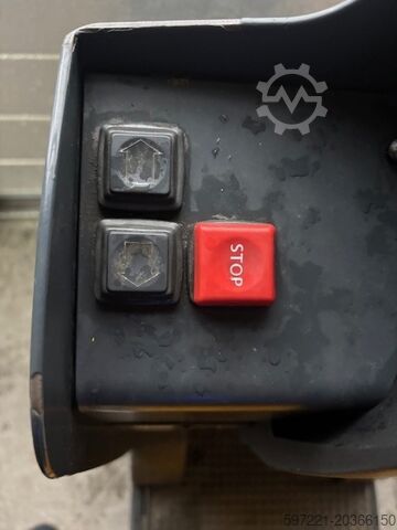 Tractores de arrastre Jungheinrich EZS130