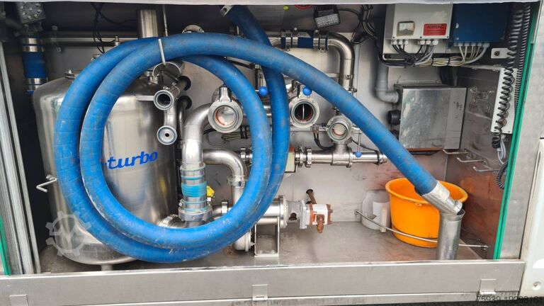 Truk tangki MAN TGS 26.400 (6x2)