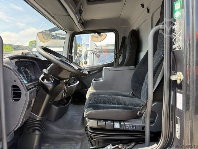 Furgon i mbyllur MERCEDES-BENZ ATEGO 818 L Koffer 7,20 m LBW 1 T*SEITENTÜR
