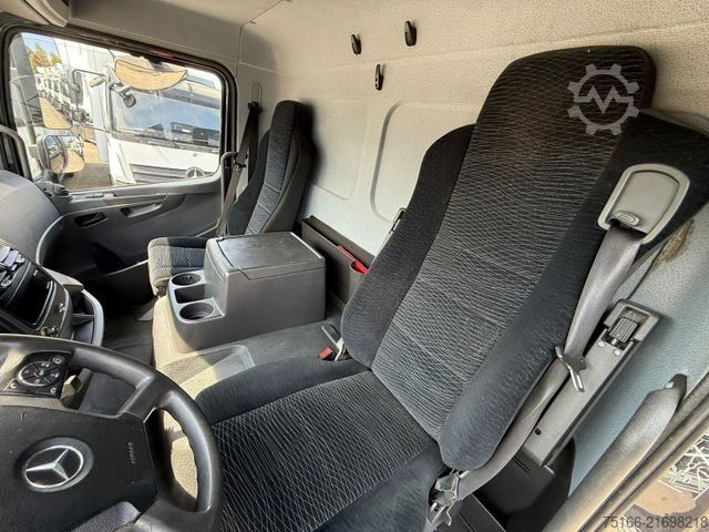 Furgon i mbyllur MERCEDES-BENZ ATEGO 818 L Koffer 7,20 m LBW 1 T*SEITENTÜR