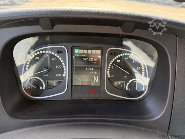 Furgon i mbyllur MERCEDES-BENZ ATEGO 818 L Koffer 7,20 m LBW 1 T*SEITENTÜR