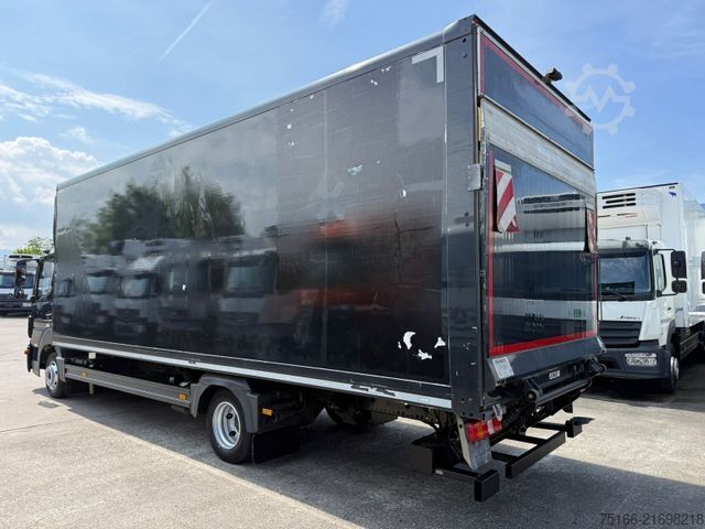 Furgon i mbyllur MERCEDES-BENZ ATEGO 818 L Koffer 7,20 m LBW 1 T*SEITENTÜR