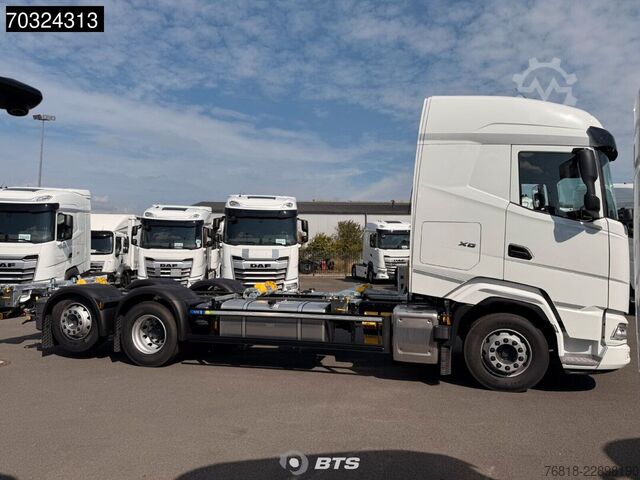 Caminhão com carroçaria intercambiável DAF XG 480 6X2 FAN - SDG BDF Multi 1120-1320