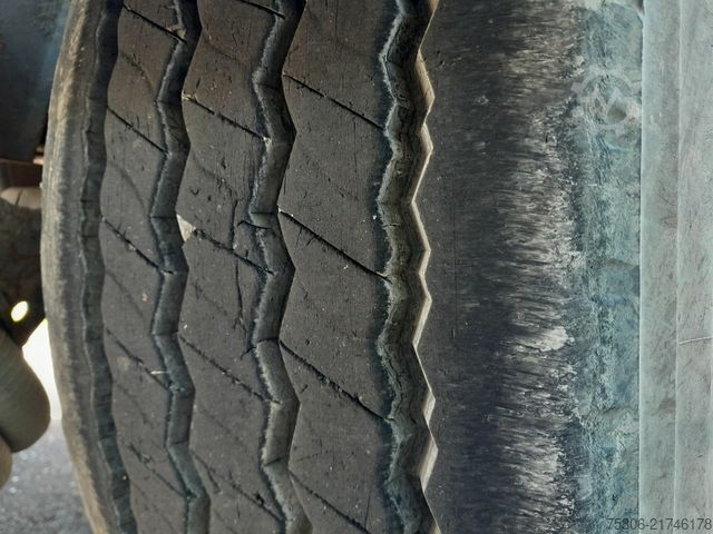 Gjysmë rimorkio për hedhje materiale  Thermokippmulde 2-Achsen