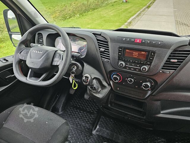 Valise IVECO DAILY 35S18 Bakwagen Laadklep!