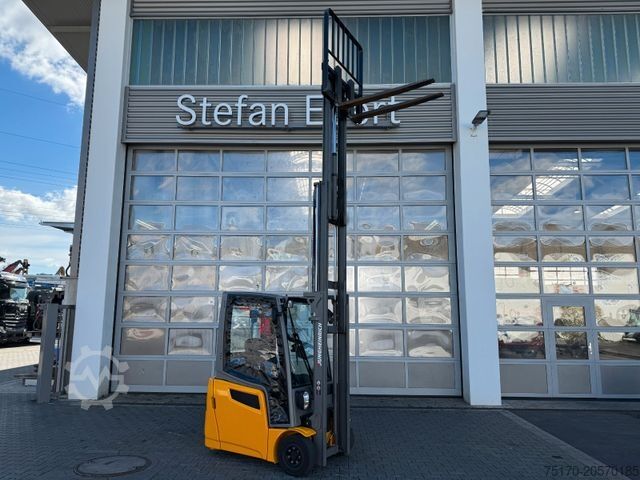 Első homlokrakodó targonca JUNGHEINRICH EFG 215 / Triplex: 4.25m! / SS / nur 2.865h!