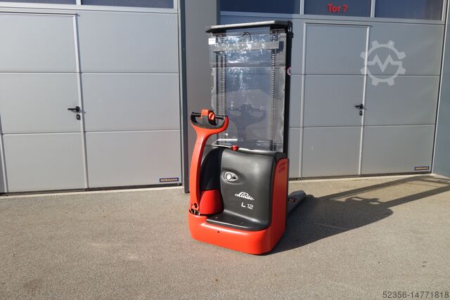 Electric pallet truck 