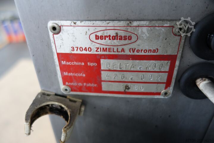 Encorchadora de vinho de 6 cabeças BERTOLASO DELTA 406