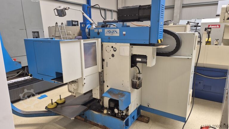 Fresadora de ferramentas CNC - Universal AVIA FNE 40 NC