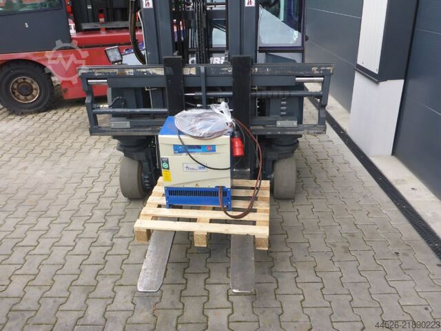 Fyrvägs frontlastare Combilift CBE3000