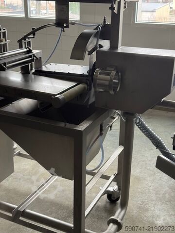 Filling machine + forming machine + separator Kompletna linia do produkcji hamburgerów Roobot 500 + FM250 + SC261