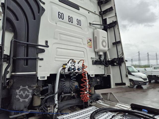 Unit traktor standar Renault T-High