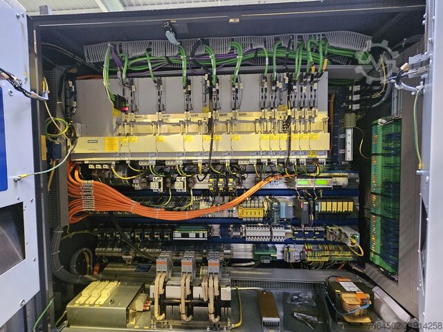 универсальный обрабатывающий центр Chiron DZ15WM HS