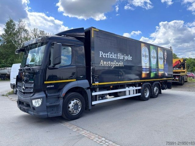 LKW mit Getränkeaufbau MERCEDES-BENZ Antos 3-Achser MB 2533 mit Geränkekoffer und LBW