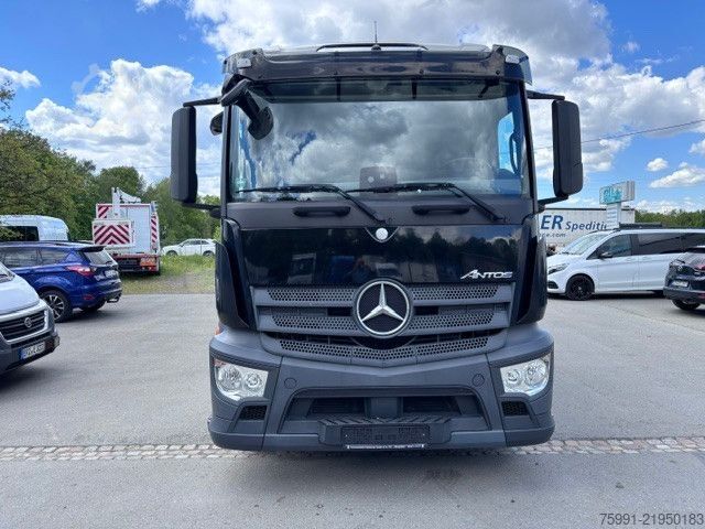 LKW mit Getränkeaufbau MERCEDES-BENZ Antos 3-Achser MB 2533 mit Geränkekoffer und LBW
