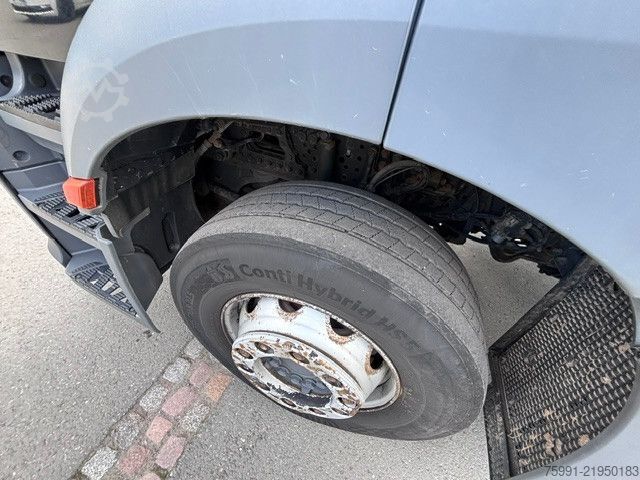 LKW mit Getränkeaufbau MERCEDES-BENZ Antos 3-Achser MB 2533 mit Geränkekoffer und LBW