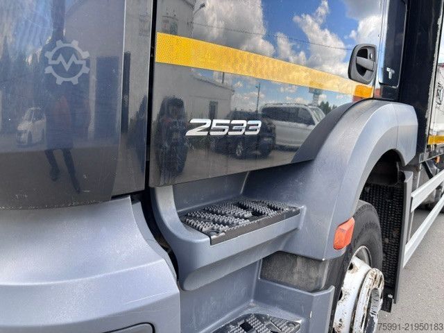 LKW mit Getränkeaufbau MERCEDES-BENZ Antos 3-Achser MB 2533 mit Geränkekoffer und LBW