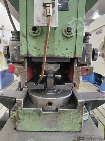 Punching press Muhr & Bender 500/610