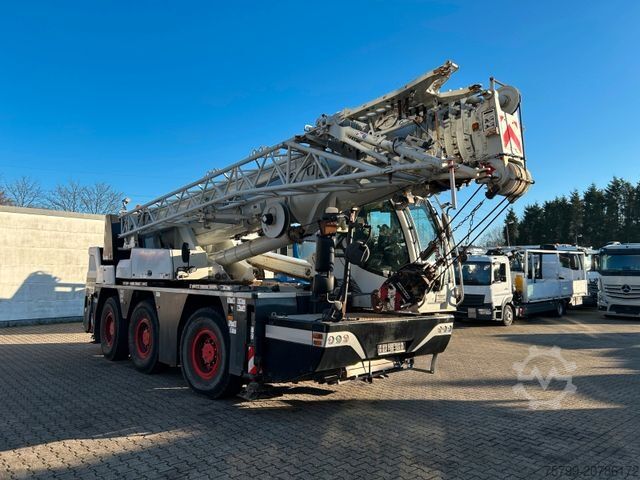 Grúa montada en camión LIEBHERR Mobilkran LTC 1050-3.1 50t Kran hat nur 3300 h