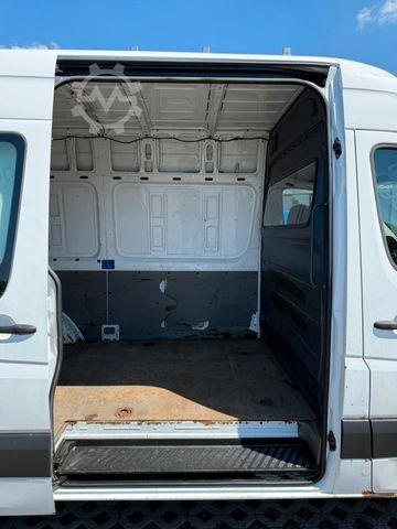 Kombi z visokim stropom MERCEDES-BENZ Sprinter 216 Kasten L2-H2 MOTORSCHADEN