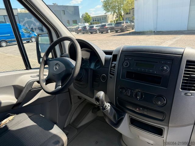 Kombi z visokim stropom MERCEDES-BENZ Sprinter 216 Kasten L2-H2 MOTORSCHADEN