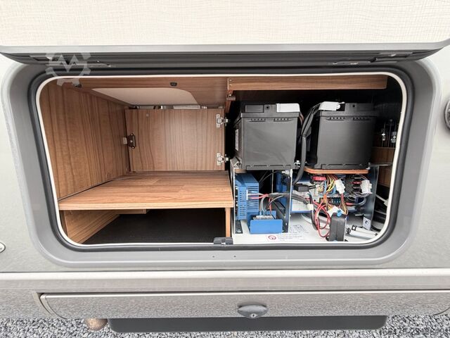 Integrirani avtodom HYMER/ERIBA B 588 PremiumLine *Einzelbetten-1.Hand*