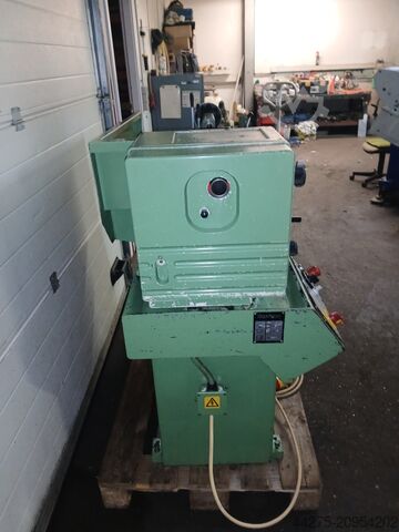 Univerzalni strug Harrison M 250
