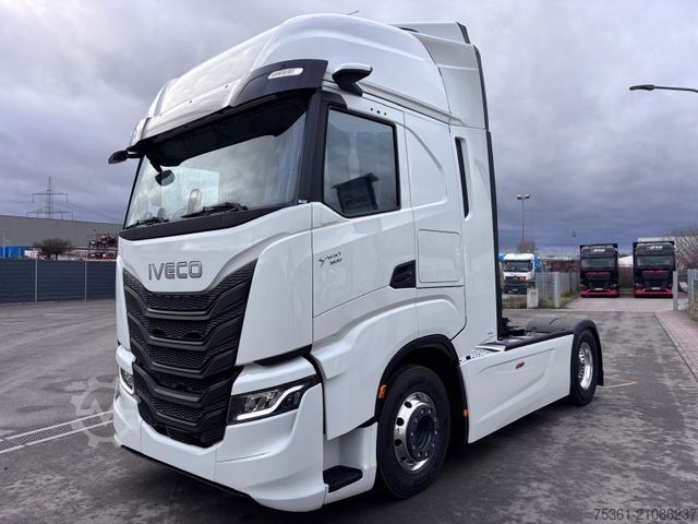 Standard tractor unit IVECO S Way 500 Retarder ALU Doppel Tank Standklima