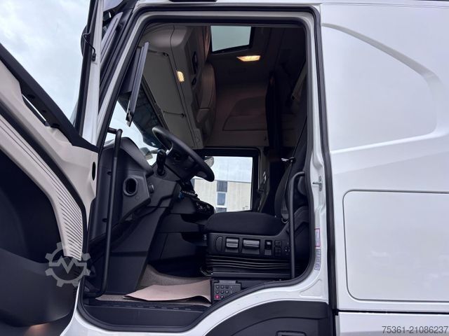 Standard tractor unit IVECO S Way 500 Retarder ALU Doppel Tank Standklima