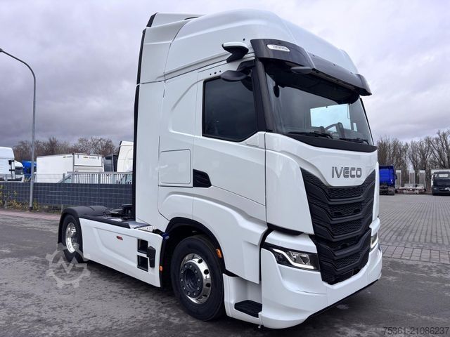 Standard tractor unit IVECO S Way 500 Retarder ALU Doppel Tank Standklima