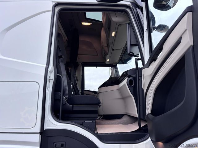 Standard tractor unit IVECO S Way 500 Retarder ALU Doppel Tank Standklima