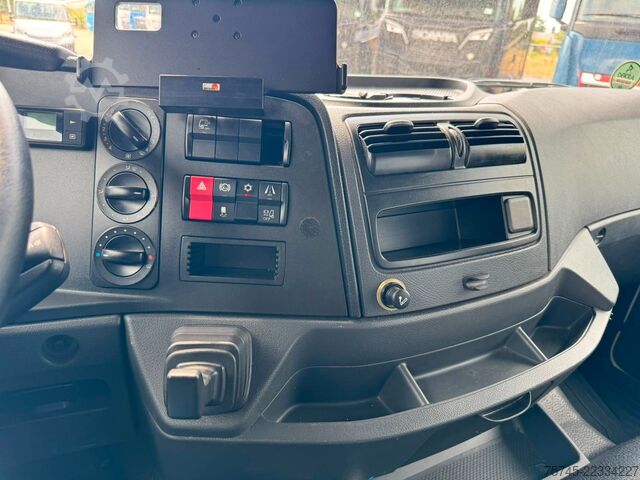 Kamion s sandukom MERCEDES-BENZ ATEGO 1530*KOFFER*LBW 2 TON*STANDKLIMA* 2 LIEGE
