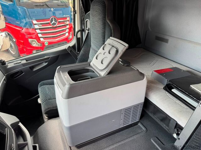 Kamion s sandukom MERCEDES-BENZ ATEGO 1530*KOFFER*LBW 2 TON*STANDKLIMA* 2 LIEGE