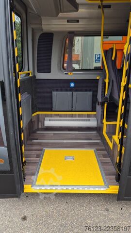 Minibus MERCEDES-BENZ Sprinter 517 Heckniederflur Vorlauffahrzeug