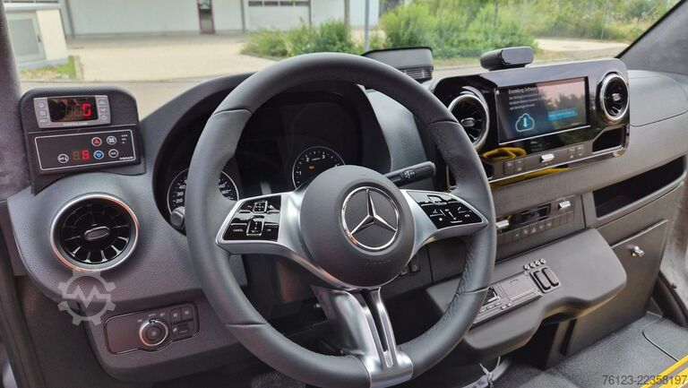 Minibus MERCEDES-BENZ Sprinter 517 Heckniederflur Vorlauffahrzeug