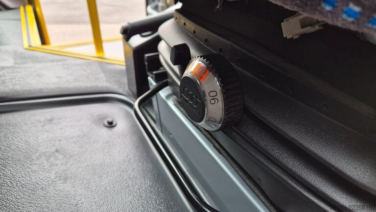 Minibus MERCEDES-BENZ Sprinter 517 Heckniederflur Vorlauffahrzeug