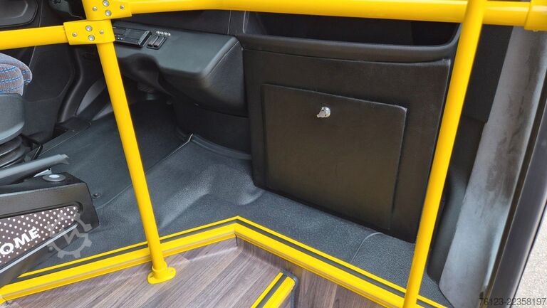 Minibus MERCEDES-BENZ Sprinter 517 Heckniederflur Vorlauffahrzeug