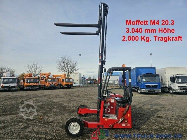 Carretilla elevadora Moffett Mitnahmestapler 4 Wege Allrad NX Typ M 4 20.3