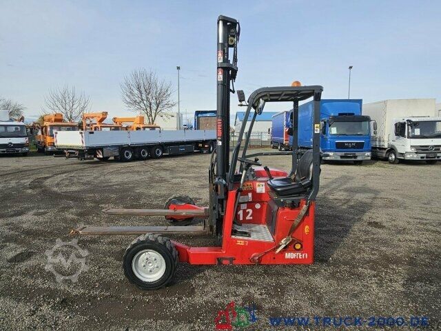 Carretilla elevadora Moffett Mitnahmestapler 4 Wege Allrad NX Typ M 4 20.3