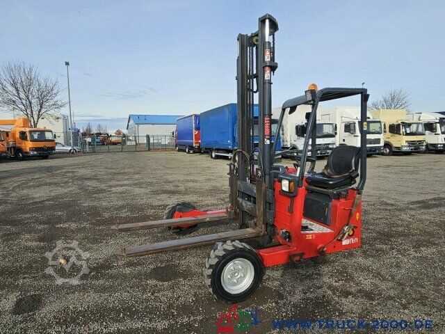 Carretilla elevadora Moffett Mitnahmestapler 4 Wege Allrad NX Typ M 4 20.3