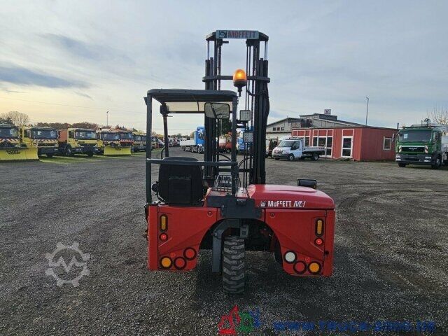 Carretilla elevadora Moffett Mitnahmestapler 4 Wege Allrad NX Typ M 4 20.3